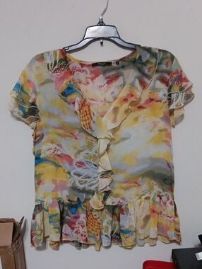 Ruffled V‑Neck Short Sleeve Blouse in Yellow Multi